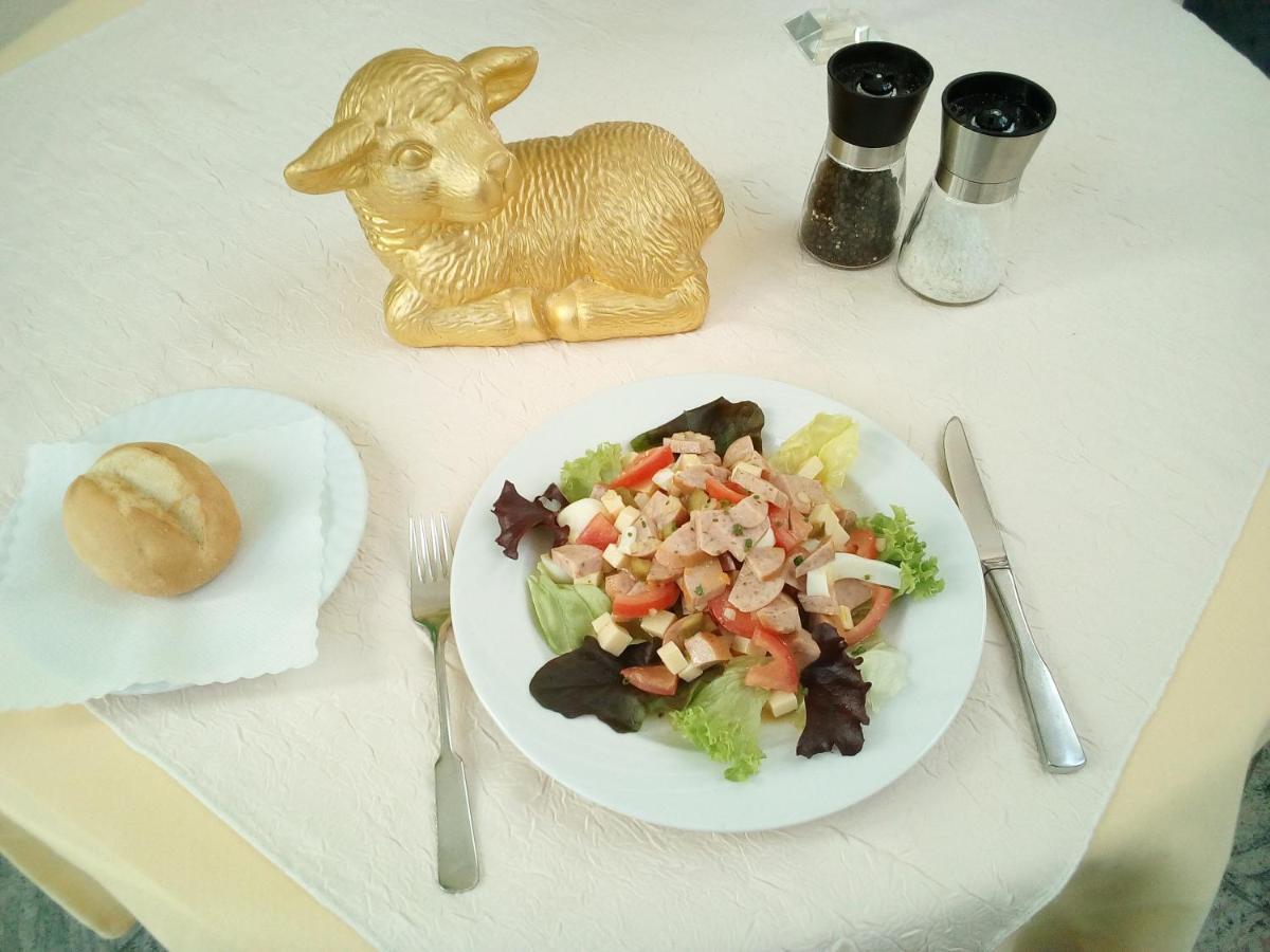 Hotel-Restaurant Goldenes Lamm ดิงเคลส์บืล ภายนอก รูปภาพ