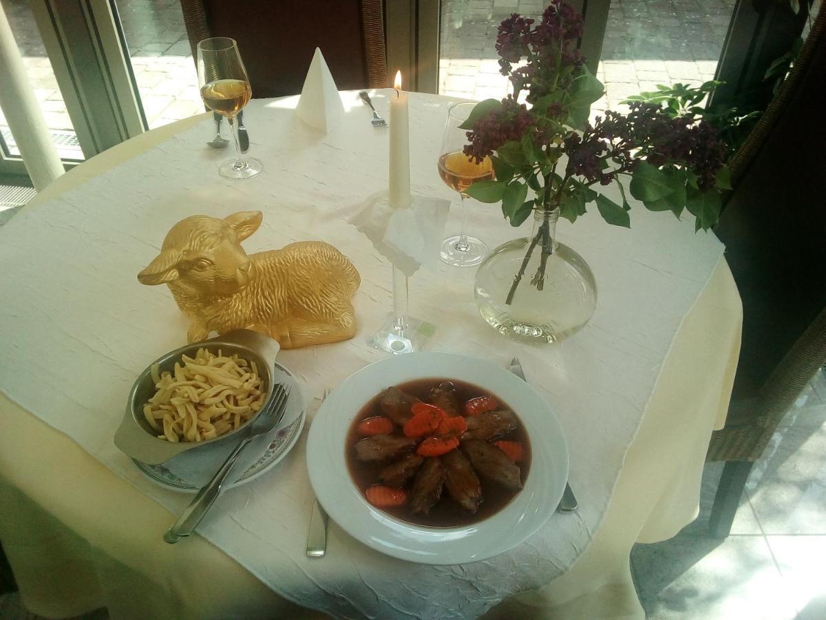Hotel-Restaurant Goldenes Lamm ดิงเคลส์บืล ภายนอก รูปภาพ
