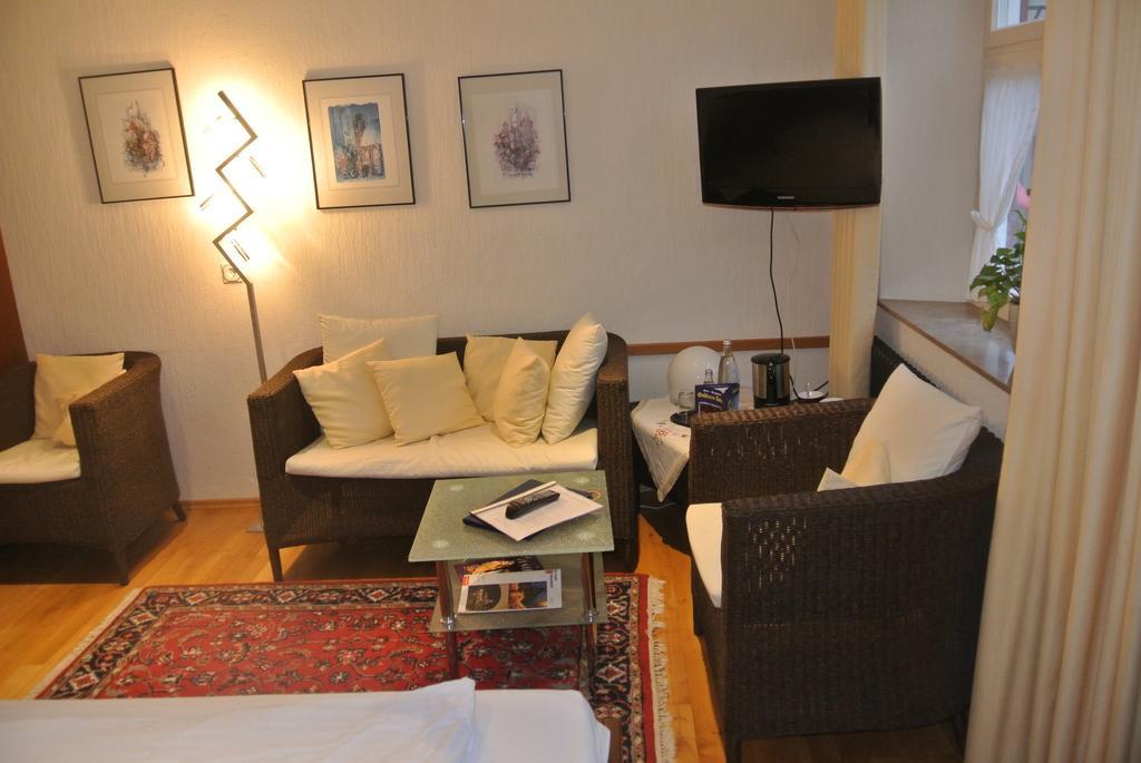 Hotel-Restaurant Goldenes Lamm ดิงเคลส์บืล ห้อง รูปภาพ
