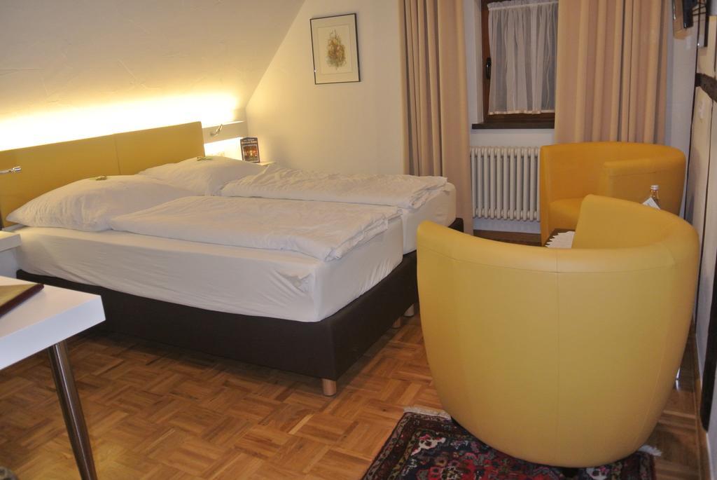 Hotel-Restaurant Goldenes Lamm ดิงเคลส์บืล ห้อง รูปภาพ