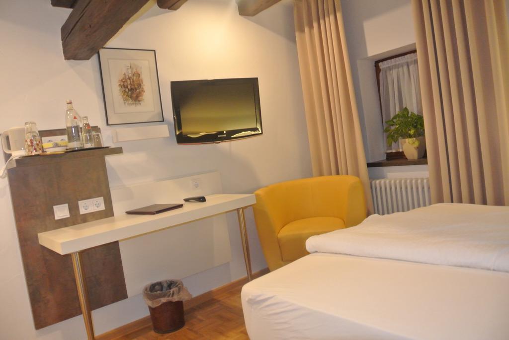 Hotel-Restaurant Goldenes Lamm ดิงเคลส์บืล ห้อง รูปภาพ