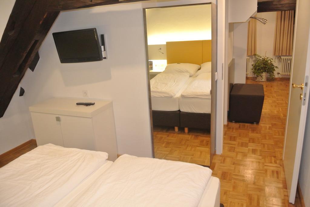 Hotel-Restaurant Goldenes Lamm ดิงเคลส์บืล ห้อง รูปภาพ