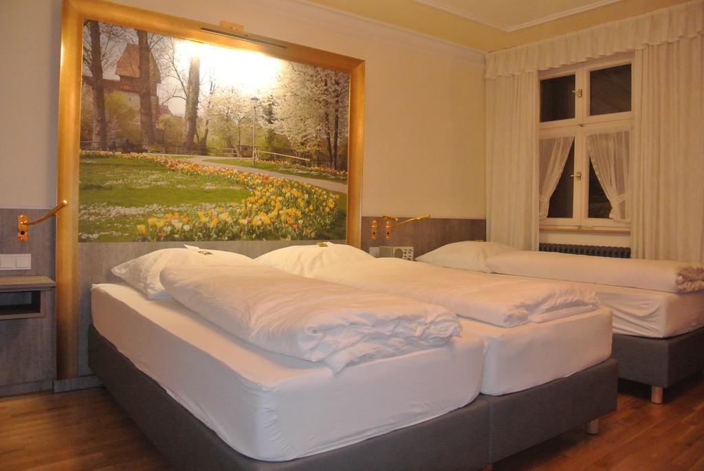 Hotel-Restaurant Goldenes Lamm ดิงเคลส์บืล ห้อง รูปภาพ