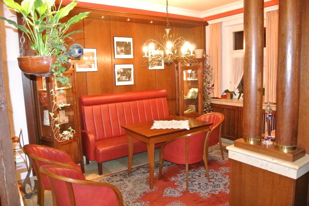 Hotel-Restaurant Goldenes Lamm ดิงเคลส์บืล ภายนอก รูปภาพ