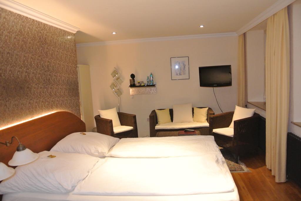 Hotel-Restaurant Goldenes Lamm ดิงเคลส์บืล ห้อง รูปภาพ