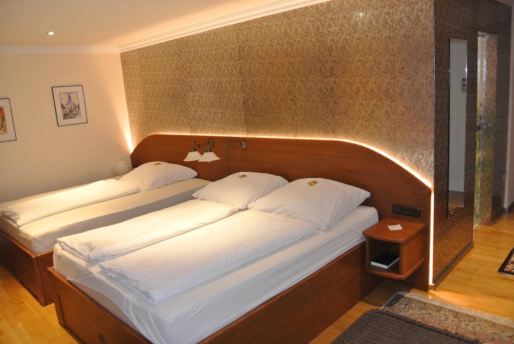 Hotel-Restaurant Goldenes Lamm ดิงเคลส์บืล ห้อง รูปภาพ