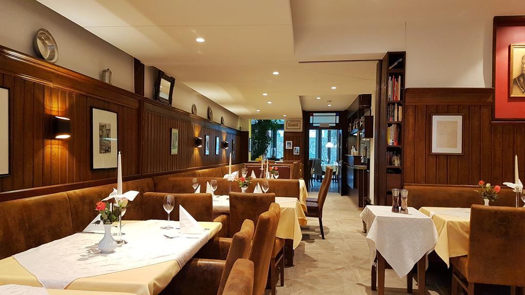 Hotel-Restaurant Goldenes Lamm ดิงเคลส์บืล ภายนอก รูปภาพ