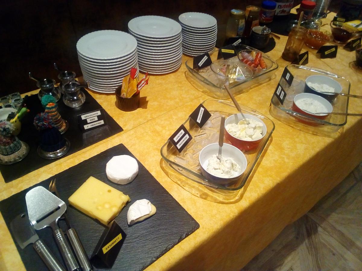 Hotel-Restaurant Goldenes Lamm ดิงเคลส์บืล ภายนอก รูปภาพ