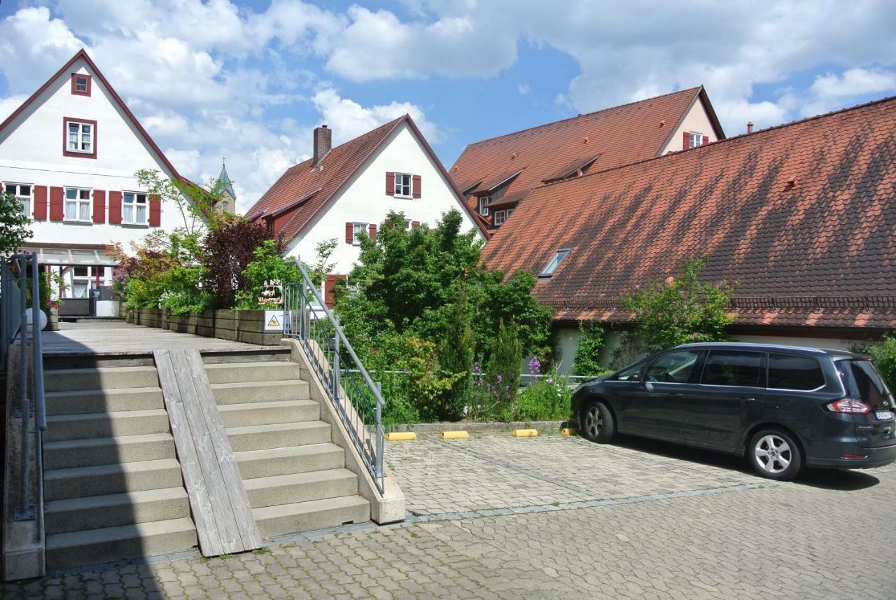 Hotel-Restaurant Goldenes Lamm ดิงเคลส์บืล ภายนอก รูปภาพ