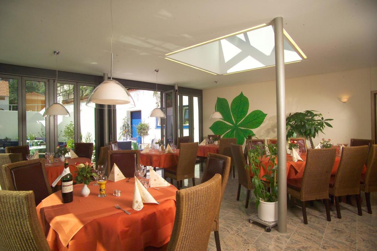 Hotel-Restaurant Goldenes Lamm ดิงเคลส์บืล ภายนอก รูปภาพ